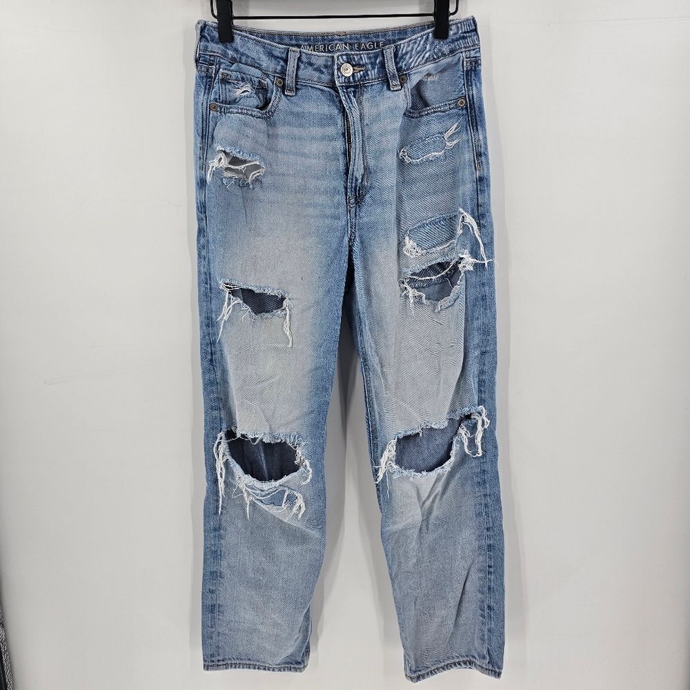 American eagle mom straight jeans 6 distressed light wash ripped knee